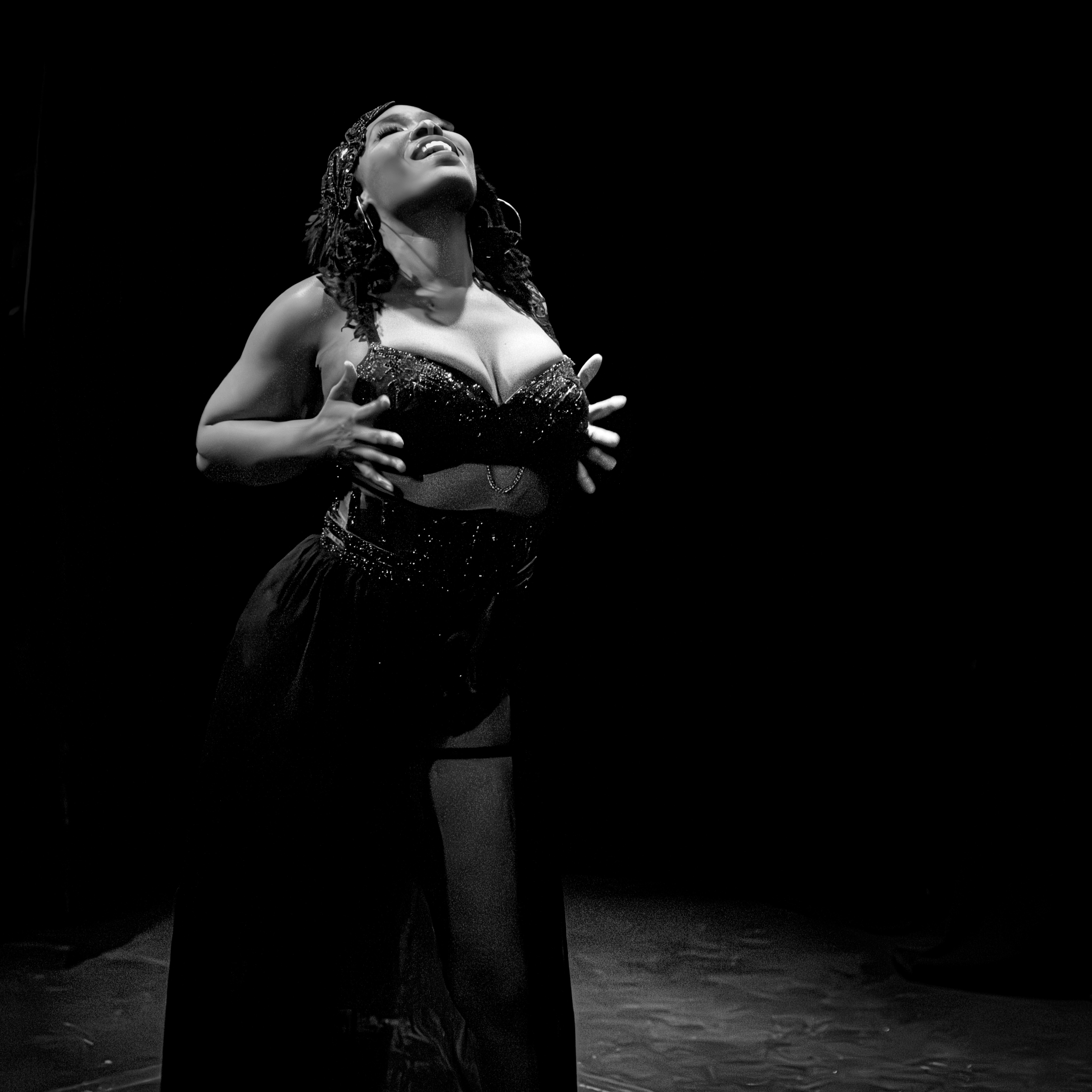 Aleis Noir performing on stage